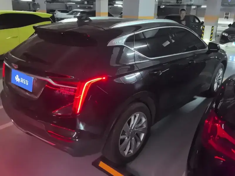 2023 Cadillac GT4 с пробегом 9 000 км