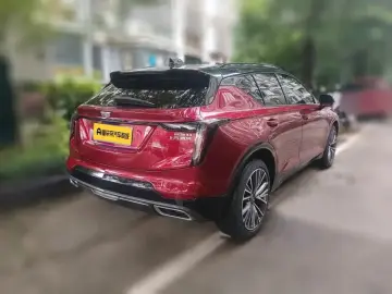 2023 Cadillac GT4 с пробегом 14 000 км