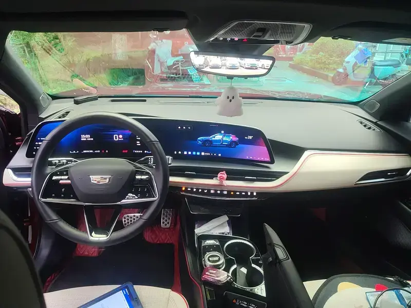 2023 Cadillac GT4 с пробегом 14 000 км