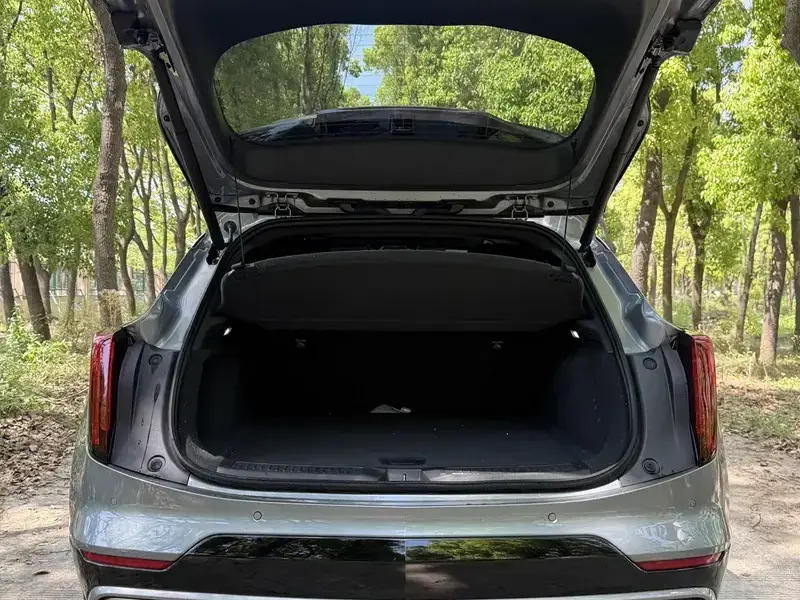 2023 Cadillac GT4 с пробегом 5 300 км