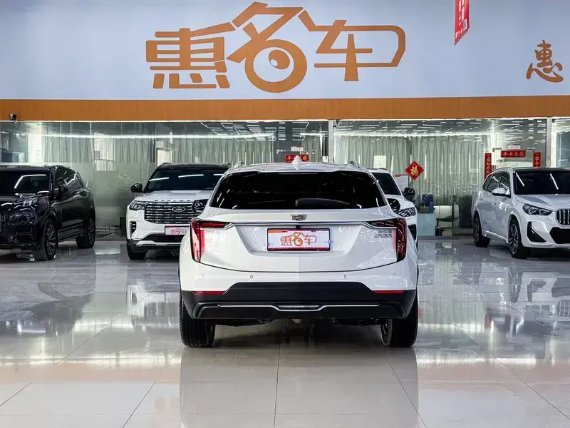2023 Cadillac GT4 с пробегом 5 000 км