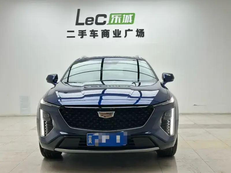 2023 Cadillac GT4 с пробегом 8 000 км