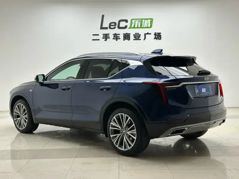 2023 Cadillac GT4 с пробегом 8 000 км