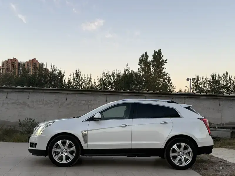 2014 Cadillac SRX с пробегом 65 000 км