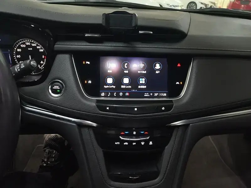 2020 Cadillac XT6 с пробегом 83 400 км