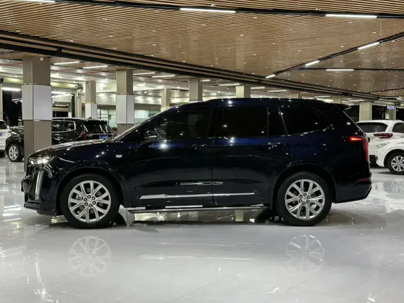 2020 Cadillac XT6 с пробегом 100 000 км