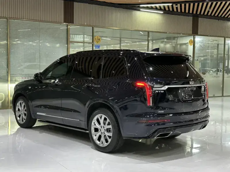 2020 Cadillac XT6 с пробегом 100 000 км