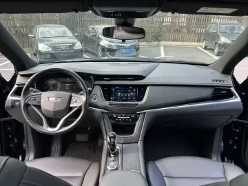 2022 Cadillac XT6 с пробегом 68 000 км