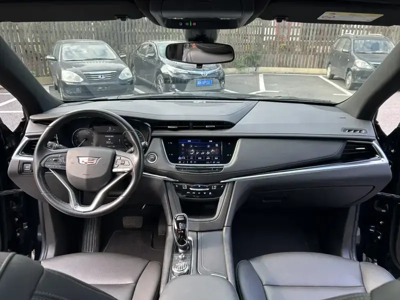 2022 Cadillac XT6 с пробегом 68 000 км
