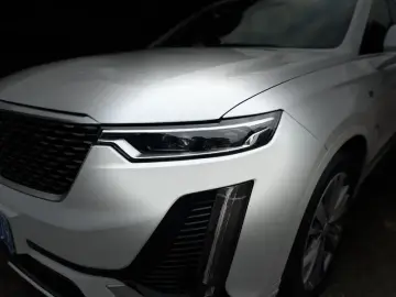 2020 Cadillac XT6 с пробегом 100 000 км