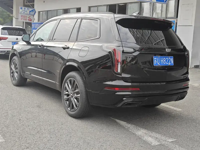 2023 Cadillac XT6 с пробегом 5 000 км