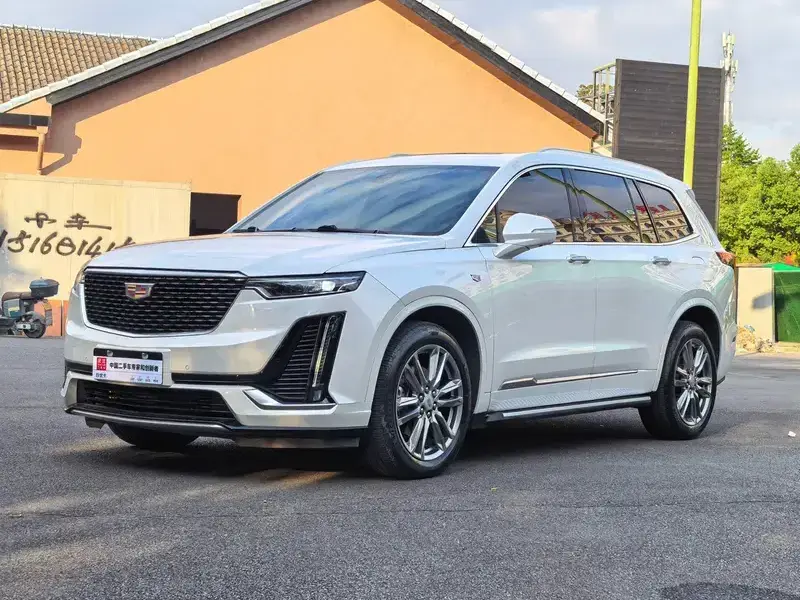 2022 Cadillac XT6 с пробегом 55 000 км