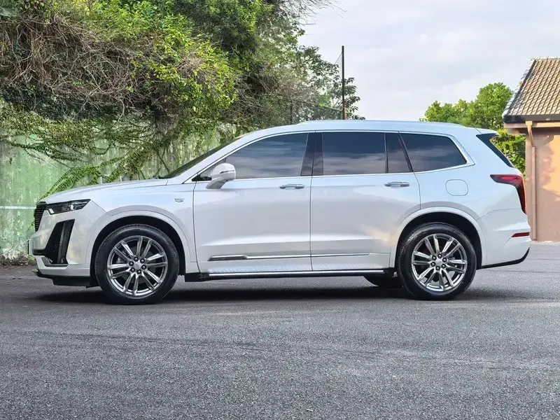 2022 Cadillac XT6 с пробегом 55 000 км