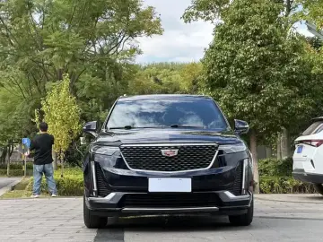 2021 Cadillac XT6 с пробегом 64 000 км