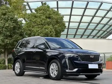 2021 Cadillac XT6 с пробегом 64 000 км