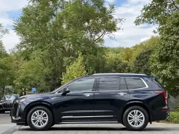 2021 Cadillac XT6 с пробегом 64 000 км