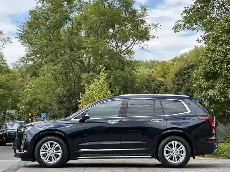 2021 Cadillac XT6 с пробегом 64 000 км