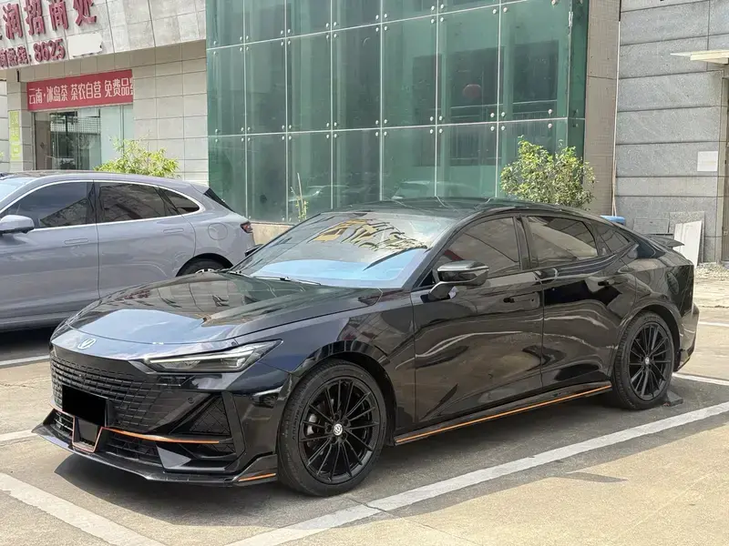 2022 Changan UNI-V с пробегом 42 000 км