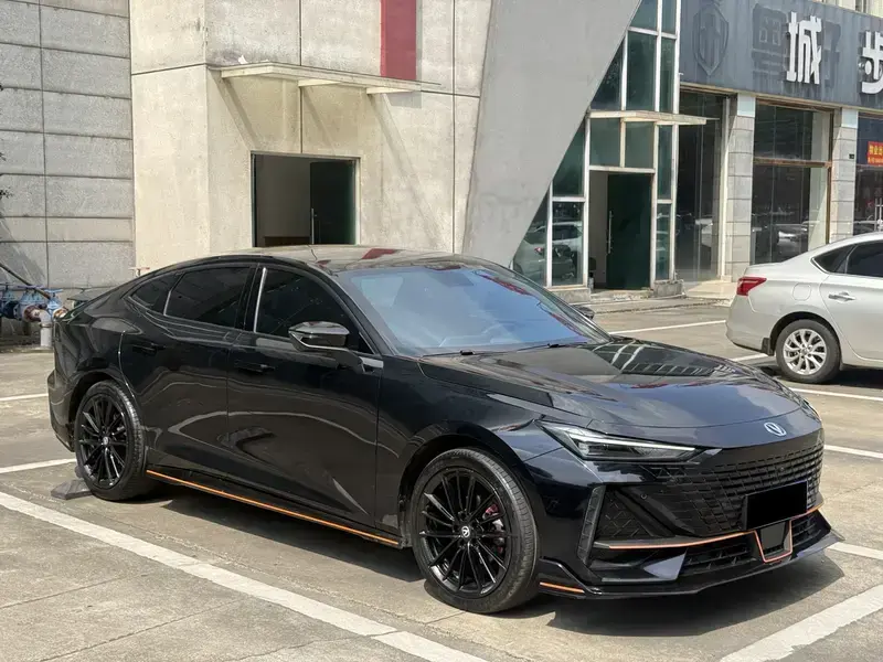 2022 Changan UNI-V с пробегом 42 000 км