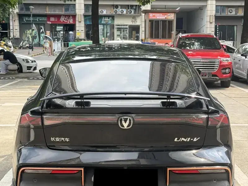2022 Changan UNI-V с пробегом 42 000 км