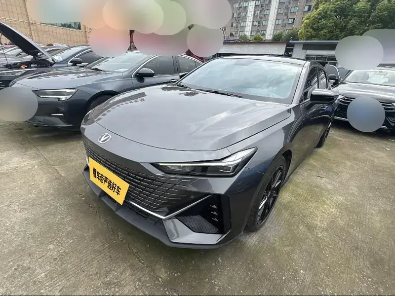 2022 Changan UNI-V с пробегом 35 000 км