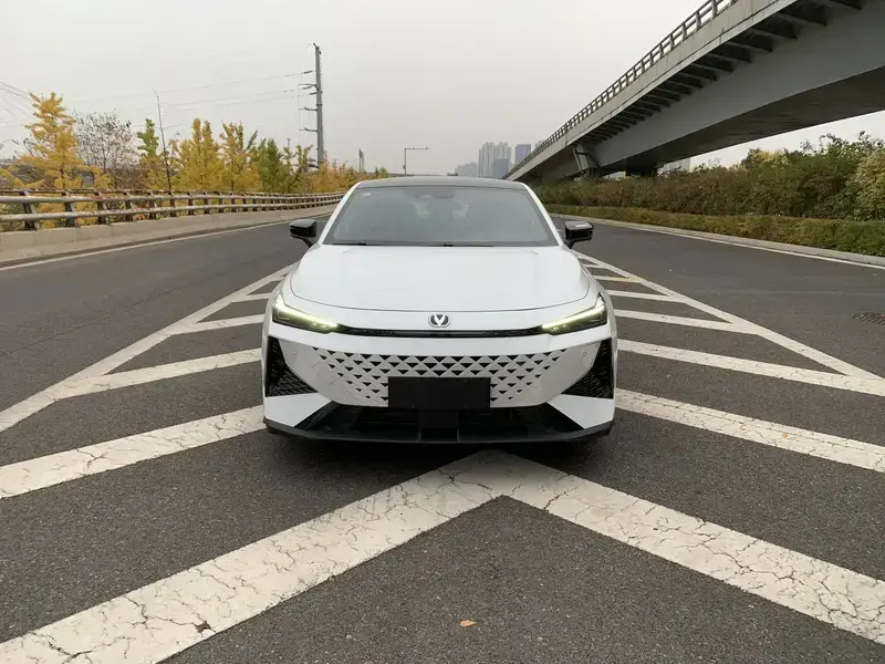 2025 Changan UNI-V с пробегом 700 км