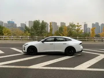 2025 Changan UNI-V с пробегом 700 км