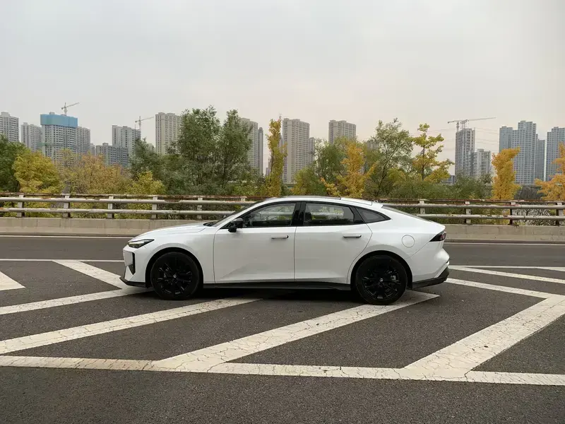 2025 Changan UNI-V с пробегом 700 км