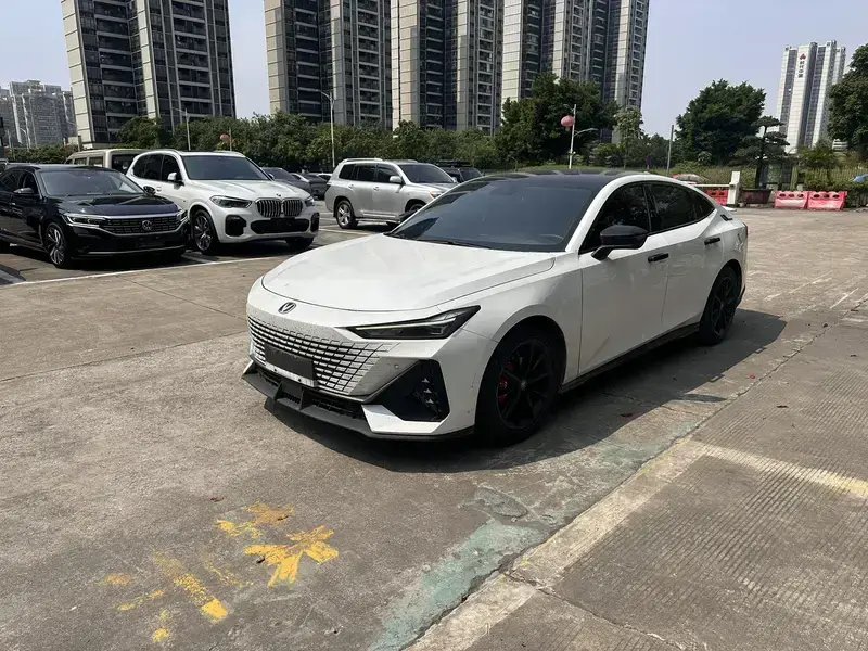 2023 Changan UNI-V с пробегом 31 000 км