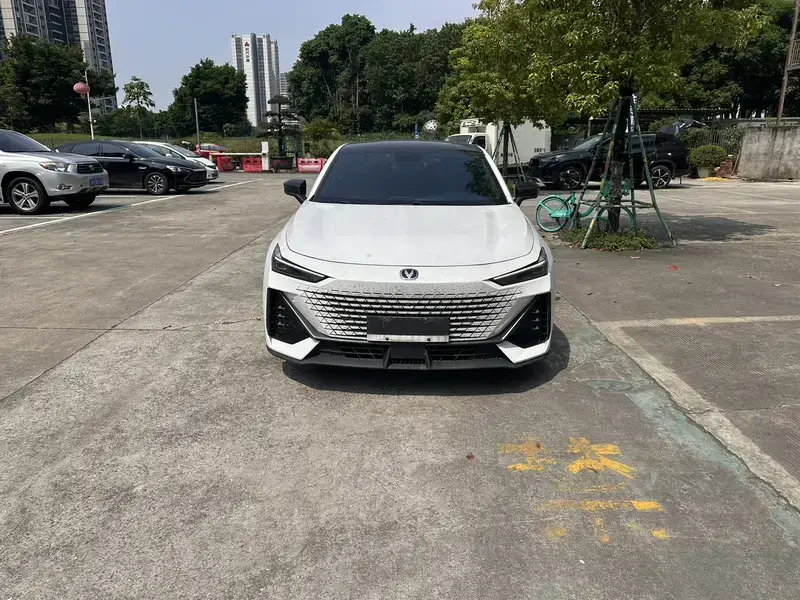 2023 Changan UNI-V с пробегом 31 000 км