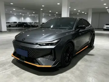 2024 Changan UNI-V с пробегом 19 000 км