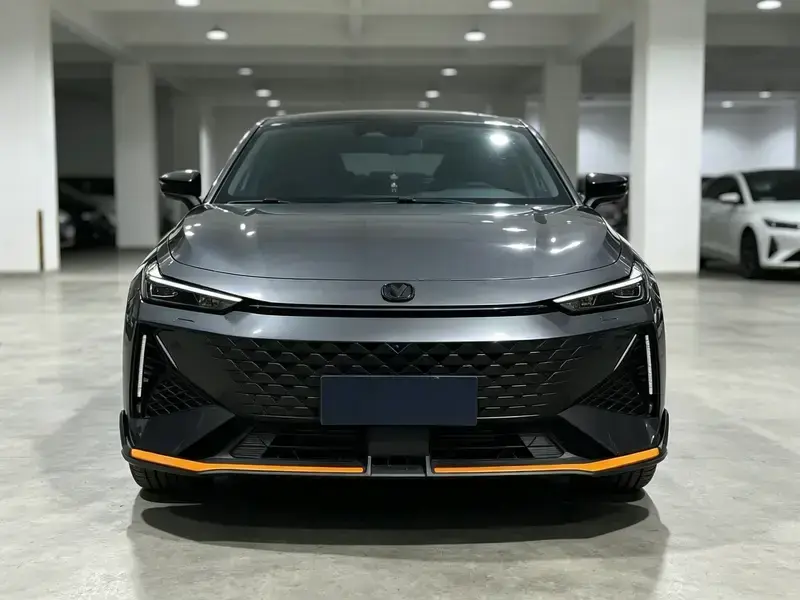 2024 Changan UNI-V с пробегом 19 000 км