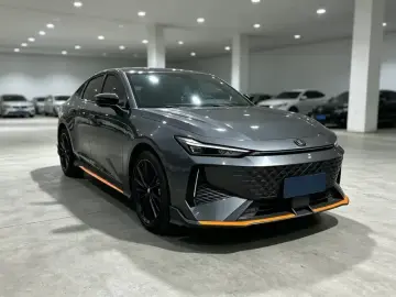 2024 Changan UNI-V с пробегом 19 000 км