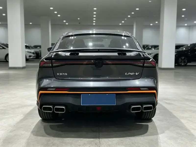 2024 Changan UNI-V с пробегом 19 000 км