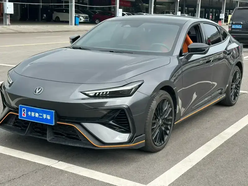 2025 Changan UNI-V с пробегом 3 500 км