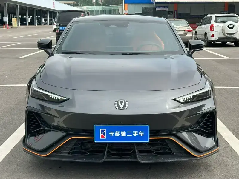 2025 Changan UNI-V с пробегом 3 500 км