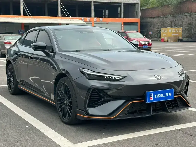 2025 Changan UNI-V с пробегом 3 500 км