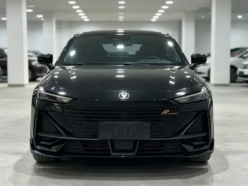 2023 Changan UNI-V с пробегом 31 000 км