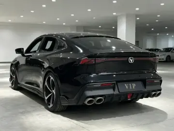2023 Changan UNI-V с пробегом 31 000 км