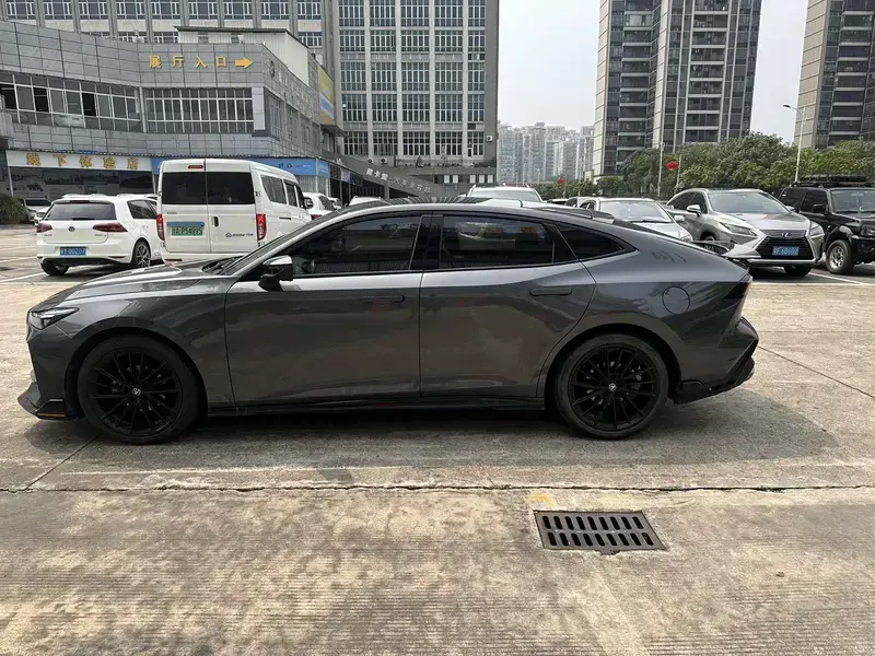 2023 Changan UNI-V с пробегом 42 000 км