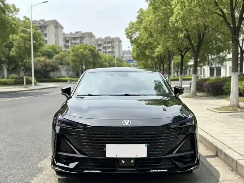 2022 Changan UNI-V с пробегом 40 000 км