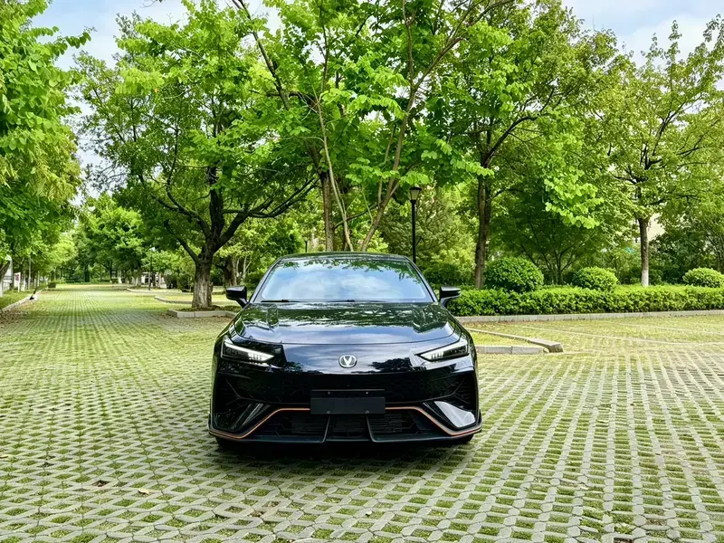 2025 Changan UNI-V с пробегом 1 000 км
