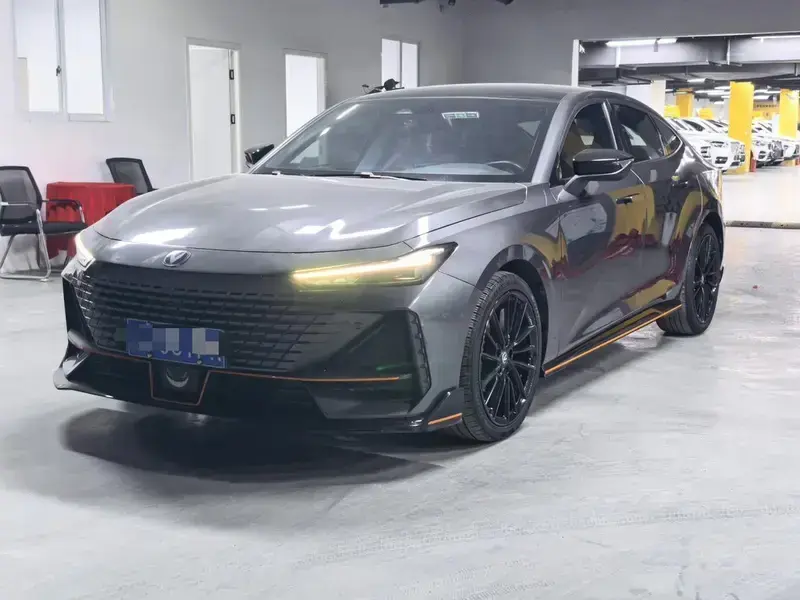 2023 Changan UNI-V с пробегом 40 000 км