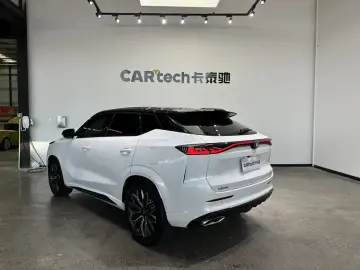 2025 Changan UNI-Z с пробегом 15 000 км