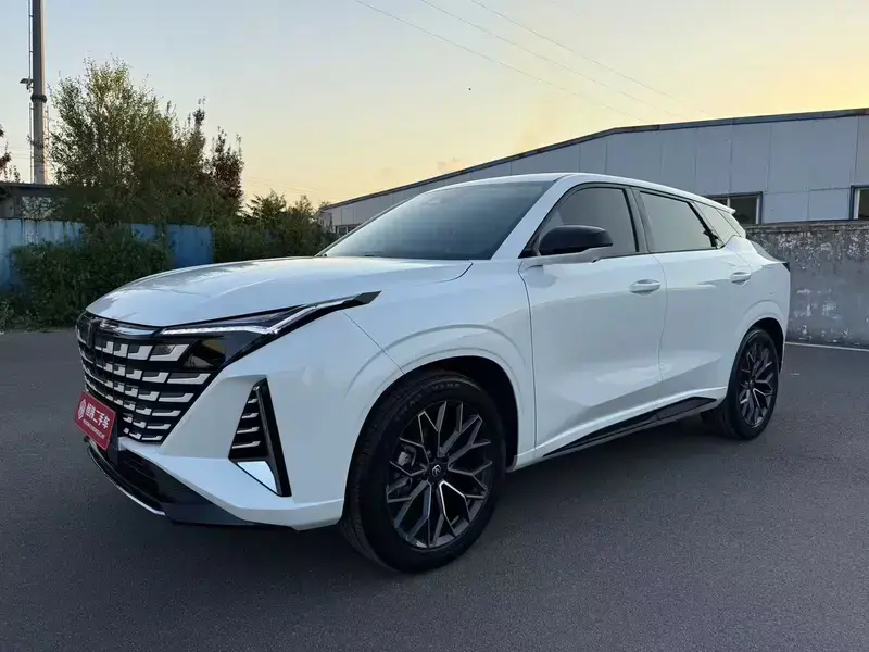 2025 Changan UNI-Z с пробегом 3 000 км