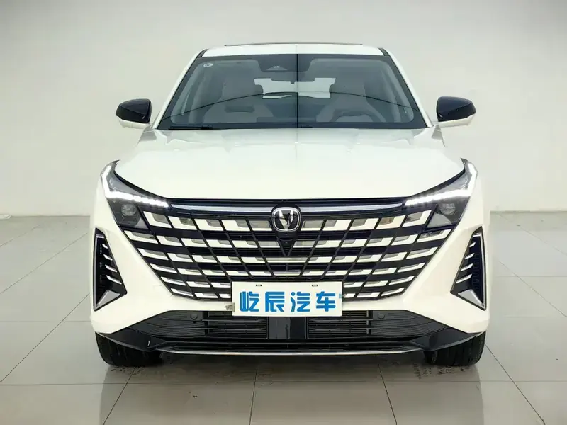 2025 Changan UNI-Z с пробегом 2 000 км