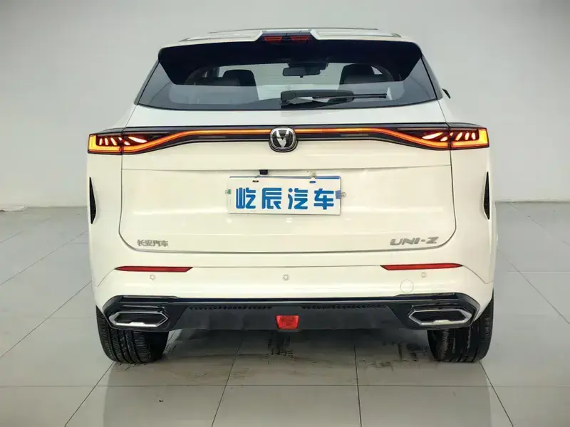 2025 Changan UNI-Z с пробегом 2 000 км