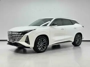 2025 Changan UNI-Z с пробегом 18 000 км