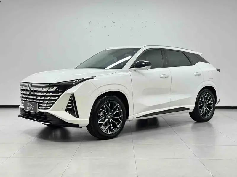 2025 Changan UNI-Z с пробегом 18 000 км