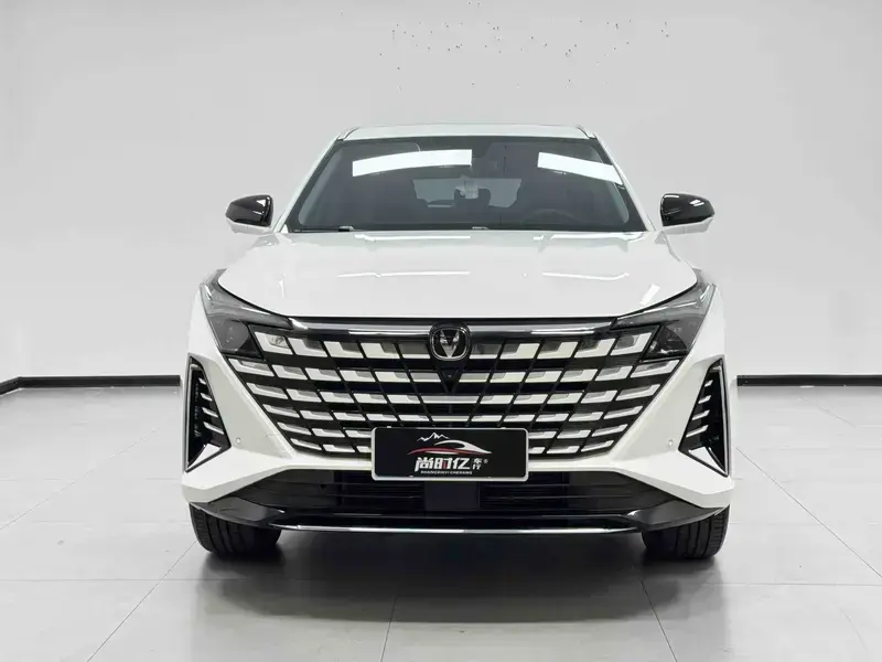 2025 Changan UNI-Z с пробегом 18 000 км